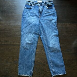Abercrombie 90’s Straight Ultra High Rise Jeans.